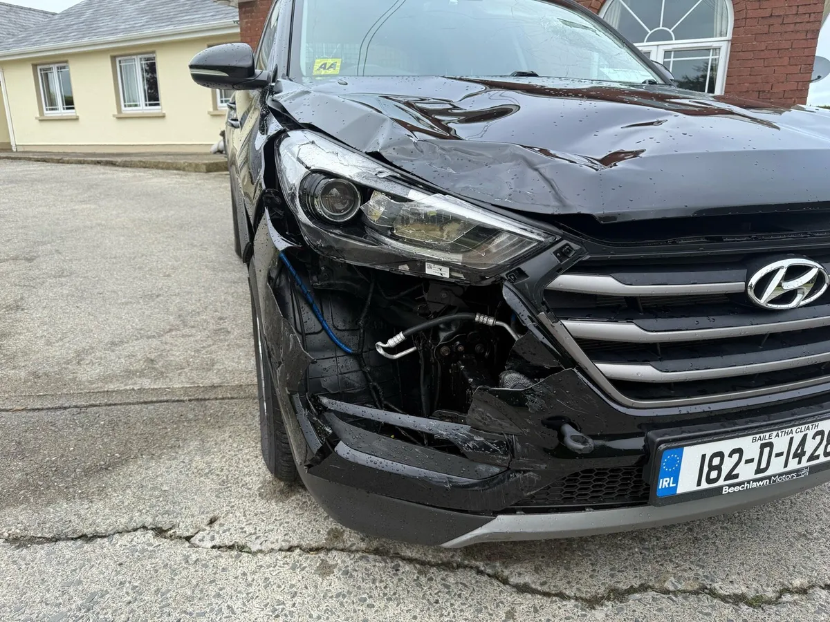 Hyundai Tuscon for repair - Image 2