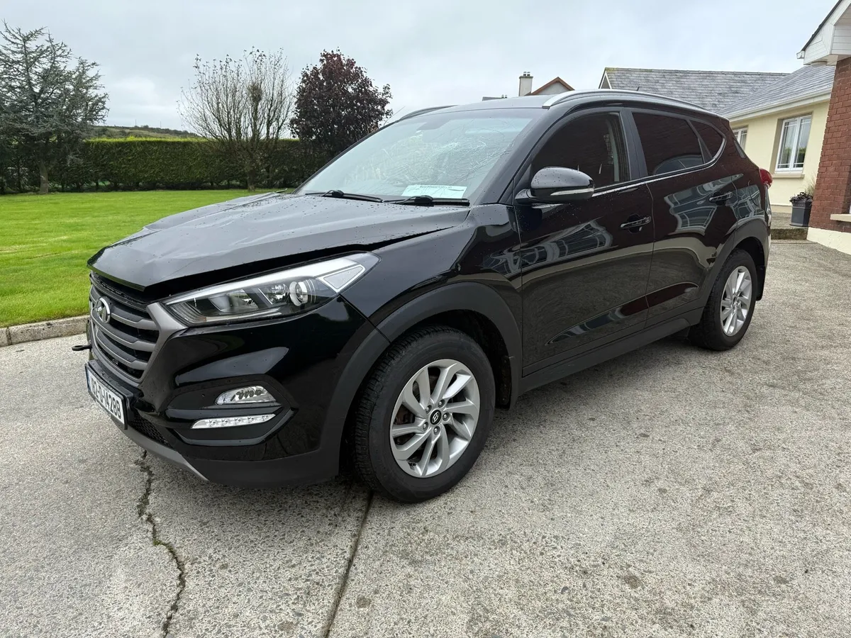Hyundai Tuscon for repair - Image 3