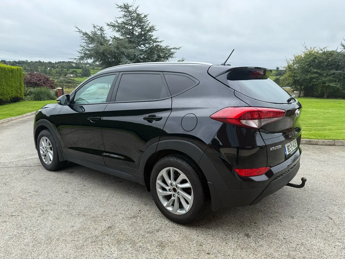 Hyundai Tuscon for repair - Image 4