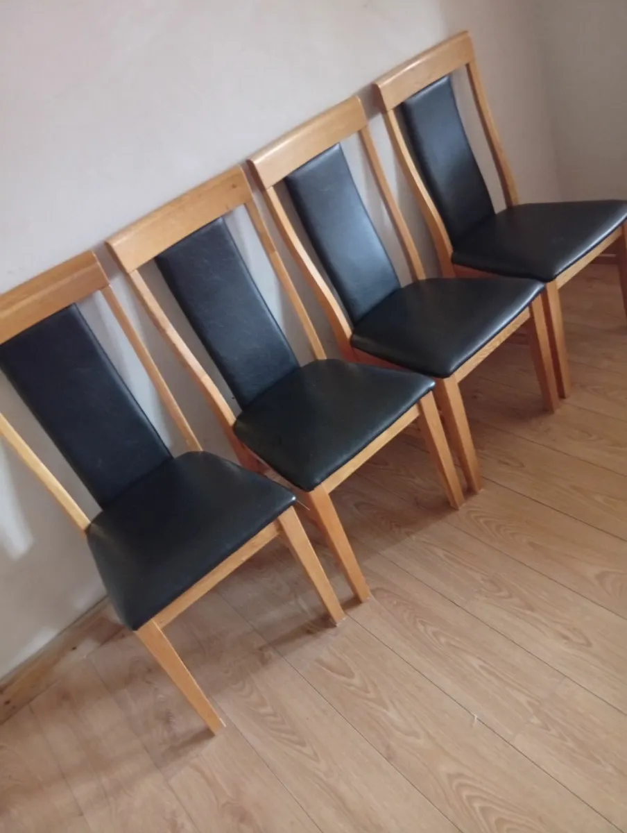 Oak solid quality dining chairs set 6months old - Image 3