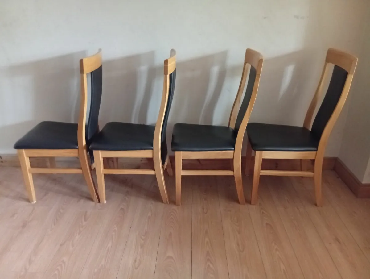 Oak solid quality dining chairs set 6months old - Image 4