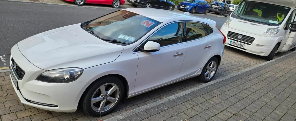 Volvo V40 2014 - Image 2