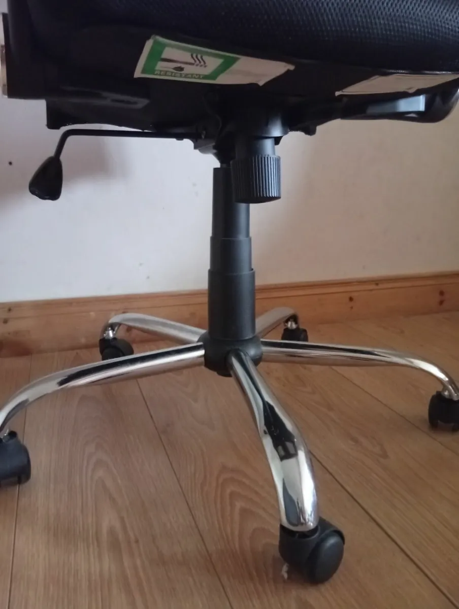 Professional office computer swivel chair 6months - Image 3