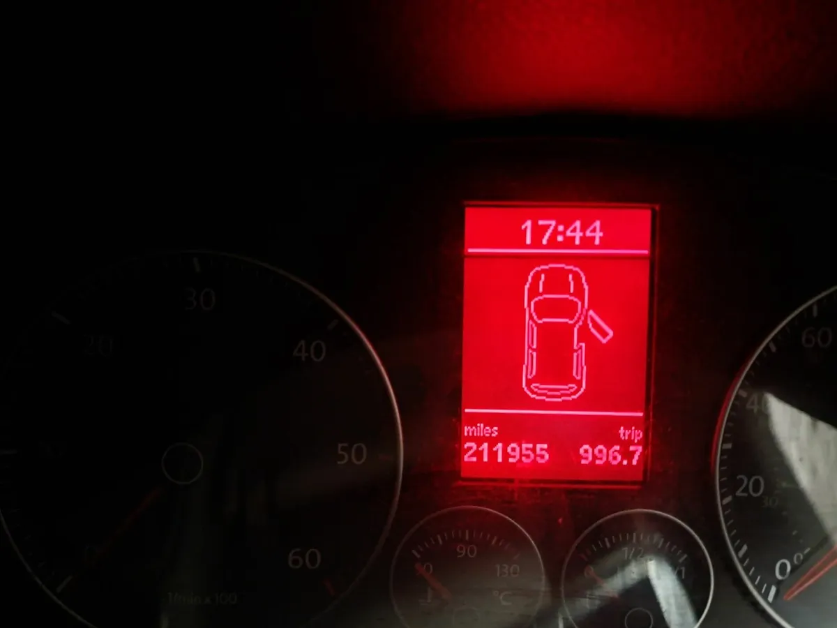 Volkswagen Golf 2008 - Image 2