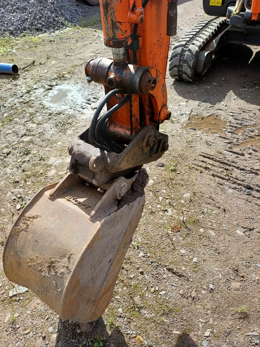Hitachi ZX30 Excavcator - Image 3