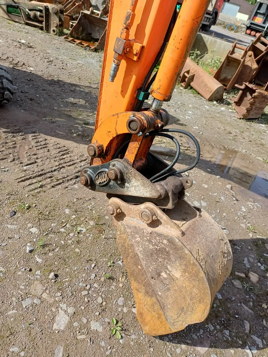 Hitachi ZX30 Excavcator - Image 4