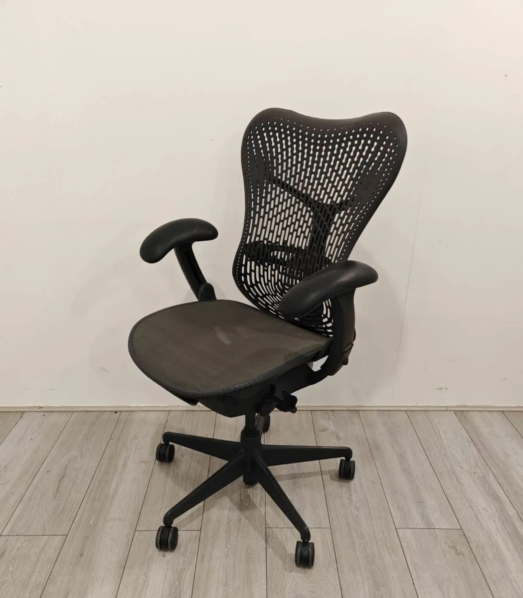 Herman Miller Mirra - Image 1