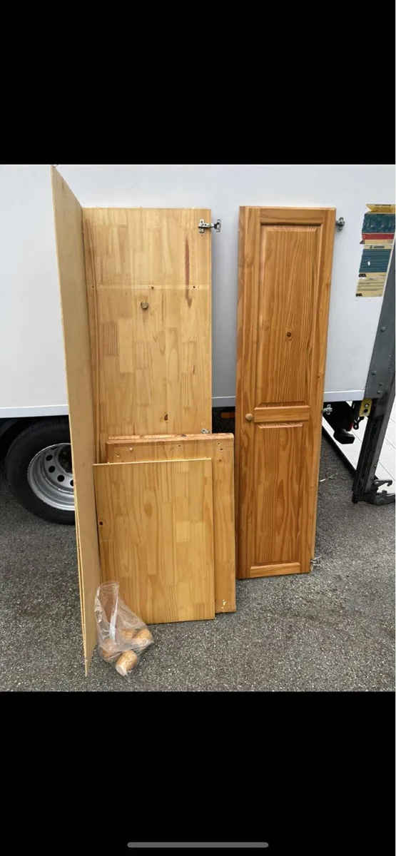 Pine wardrobe €80 - Image 2