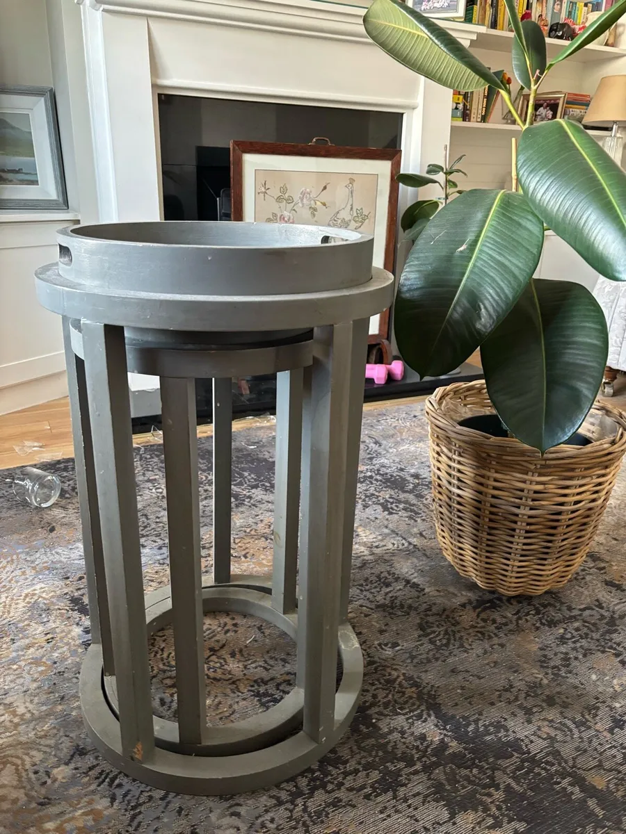 MEADOWS AND BYRNE occasional table set - Image 2