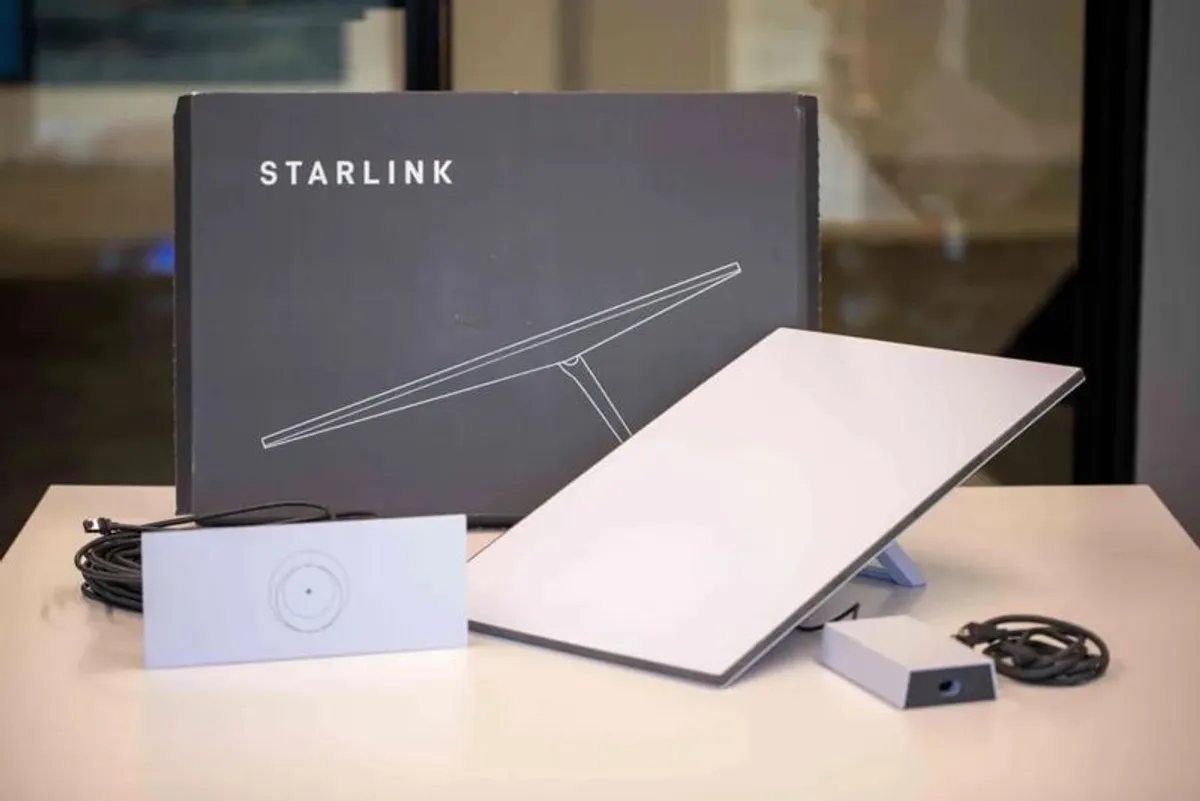 Starlink router / broadband and  dish, cables. - Image 1