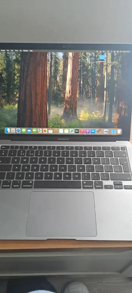 Macbook Air - Image 4