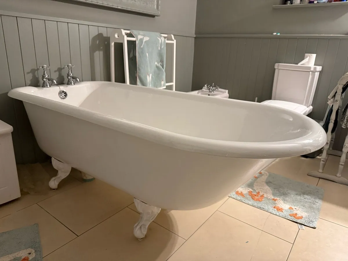 Victorian style free standing bath tub - Image 2