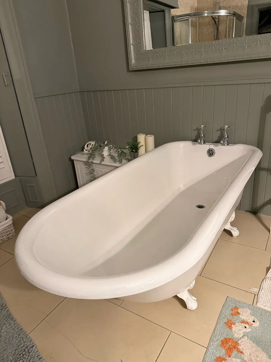 Victorian style free standing bath tub - Image 3