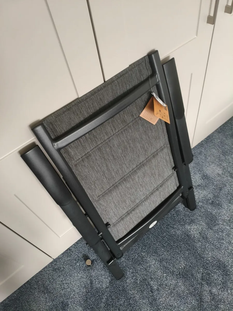 folding lounge chair + coffee table - Image 2