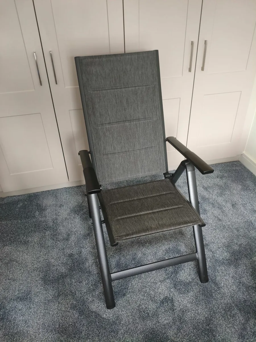 folding lounge chair + coffee table - Image 1