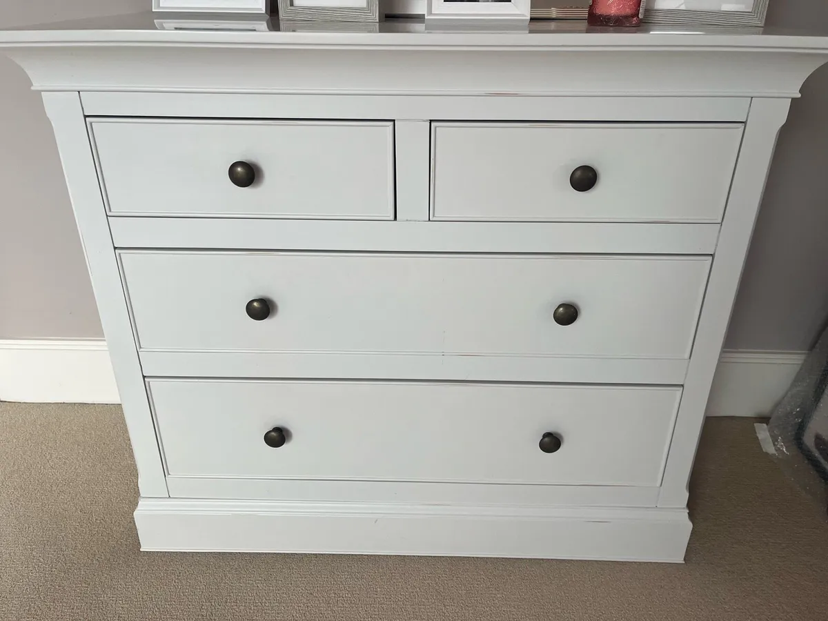 Willis & Gambier Chest of Drawers/Bedside Lockers - Image 1