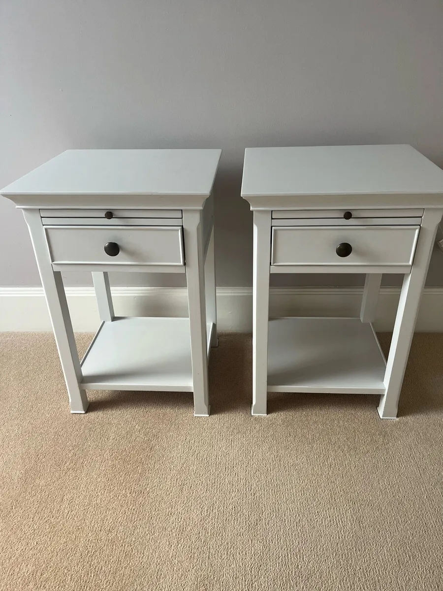 Willis & Gambier Chest of Drawers/Bedside Lockers - Image 2