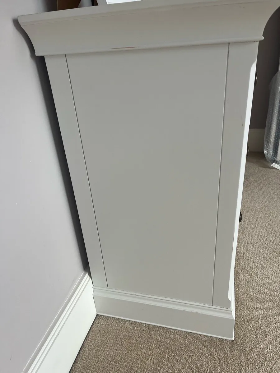 Willis & Gambier Chest of Drawers/Bedside Lockers - Image 3