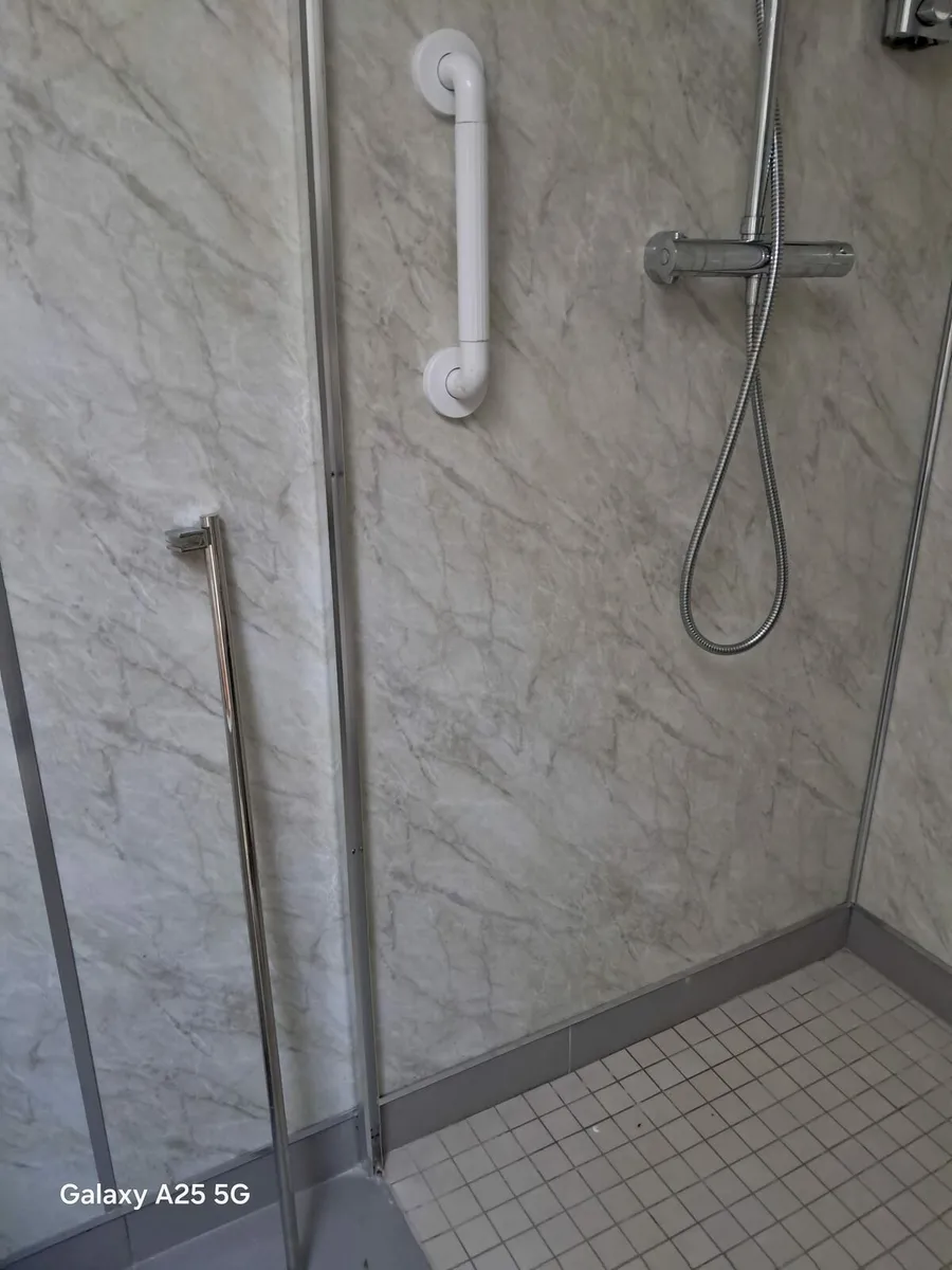 Shower Screen - Image 2