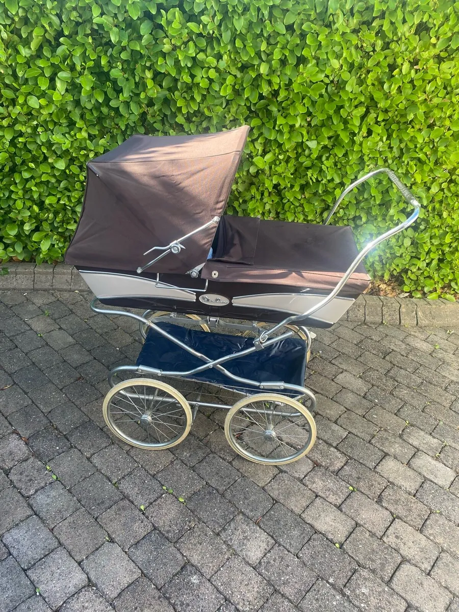 Retro Pram/ Photo and Film Prop. - Image 2