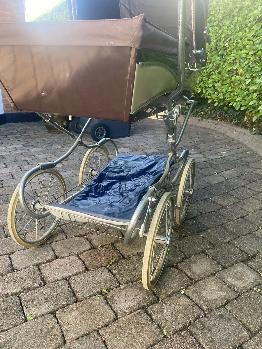 Retro Pram/ Photo and Film Prop. - Image 4