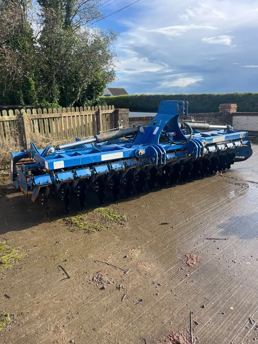 Rolmako 4m folding disc harrow. - Image 1