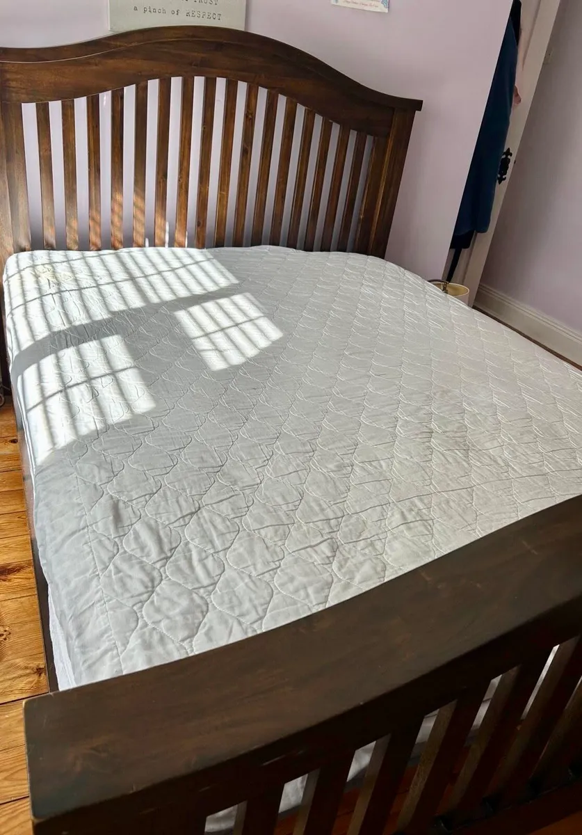 King bed frame - Image 1