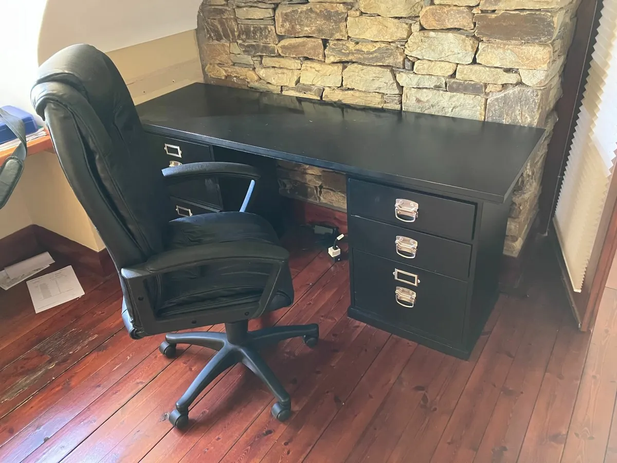 Office desk and chair - Image 2