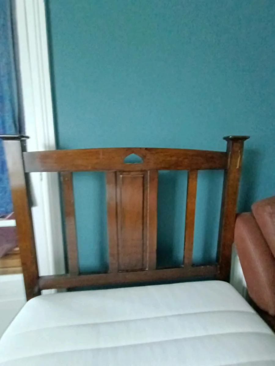 Single bed frame with mattress - Image 1