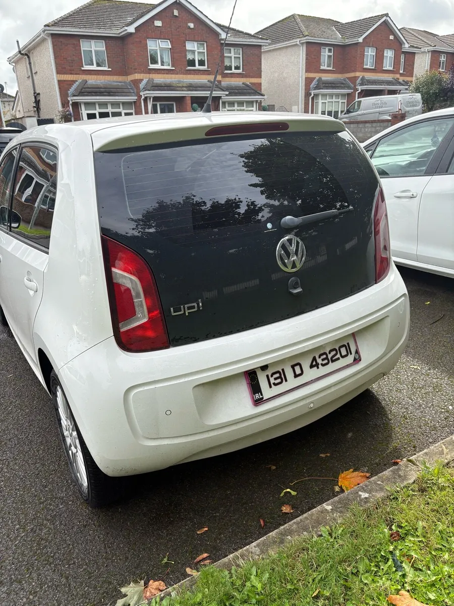 VOLKSWAGEN UP! AUTOMATIC - Image 3