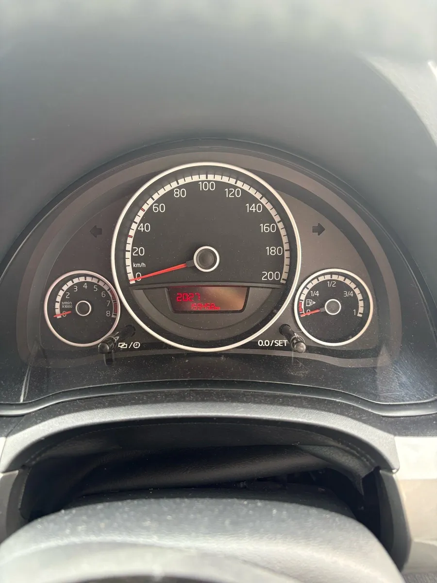 VOLKSWAGEN UP! AUTOMATIC - Image 4