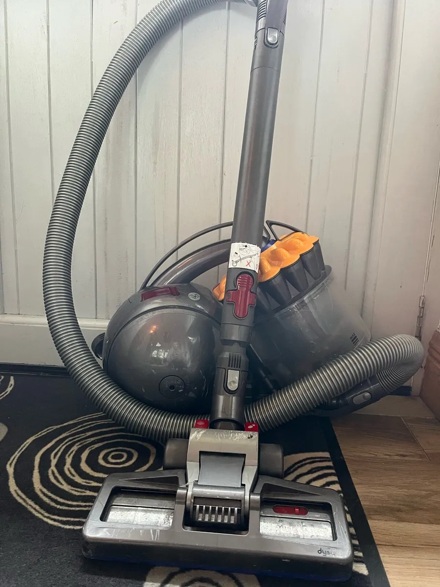Dyson big ball multifloor hoover - Image 2