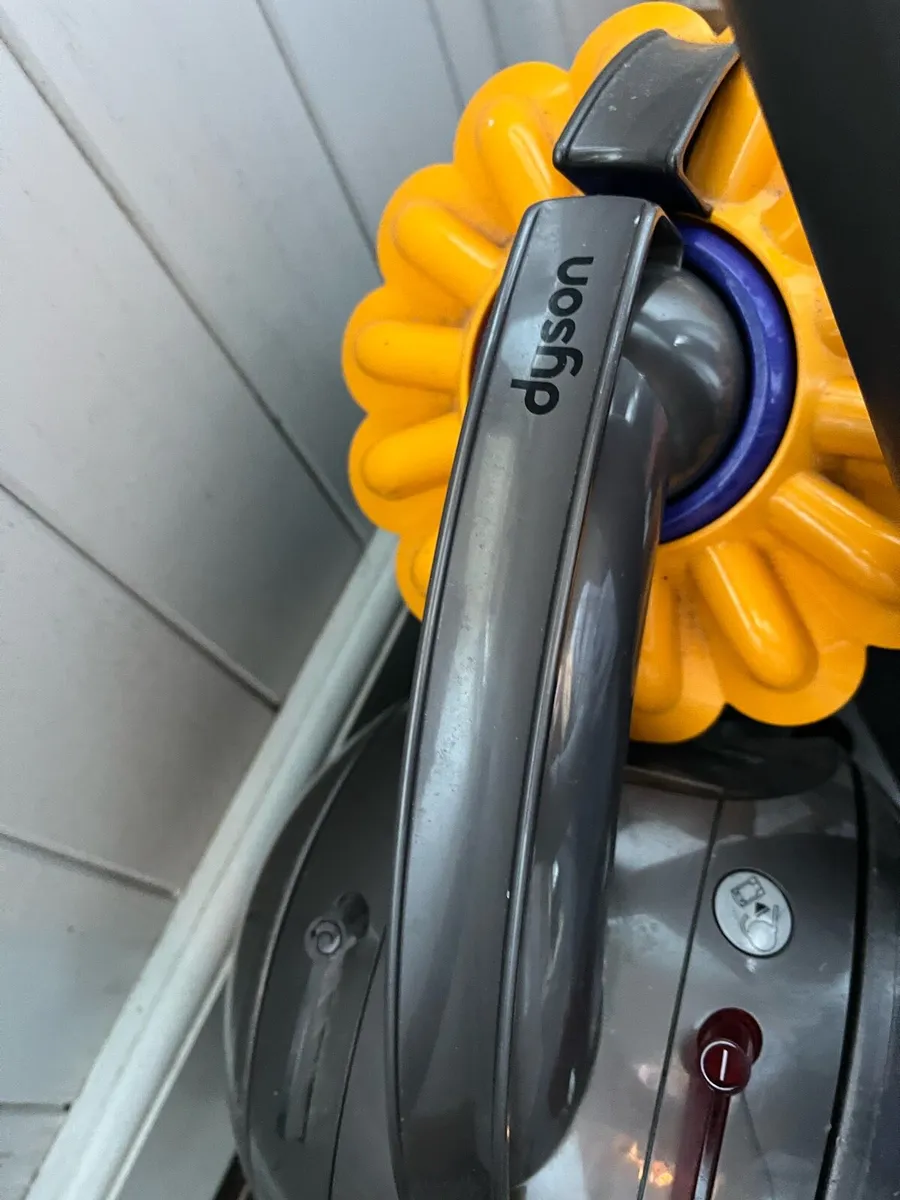 Dyson big ball multifloor hoover - Image 4