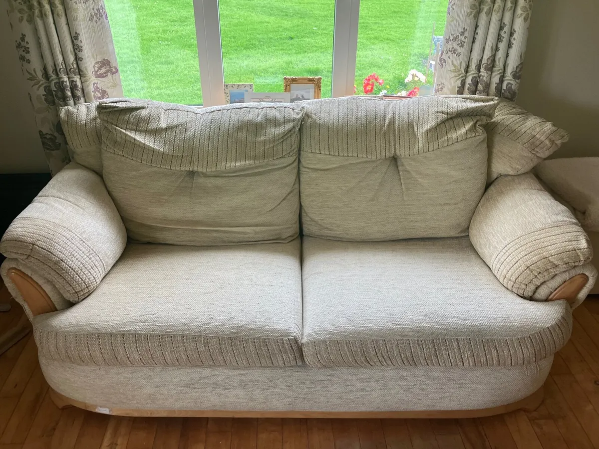 Suite of furniture - Image 1