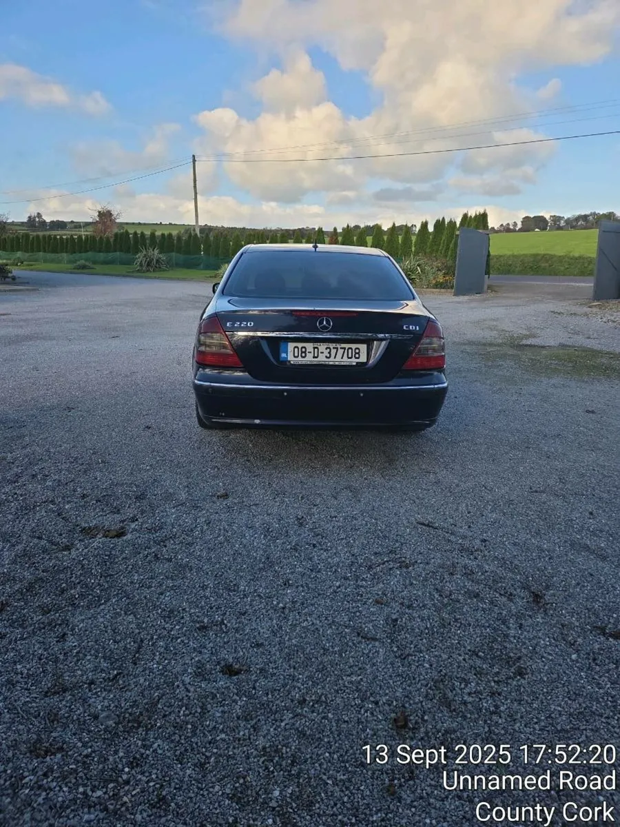 08 Mercedes E220 Automatic - Image 4