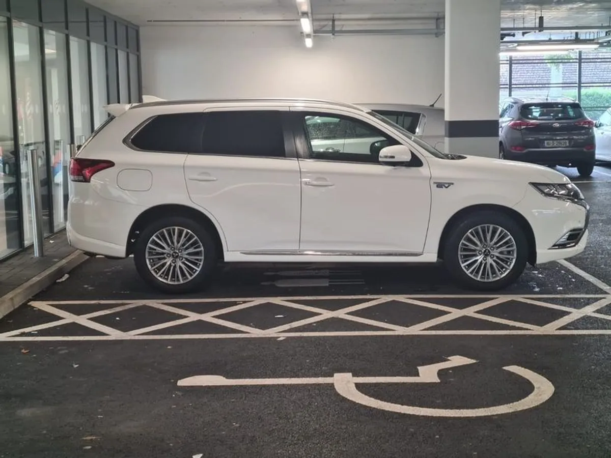 2019 Mitsubishi Outlander - Image 1