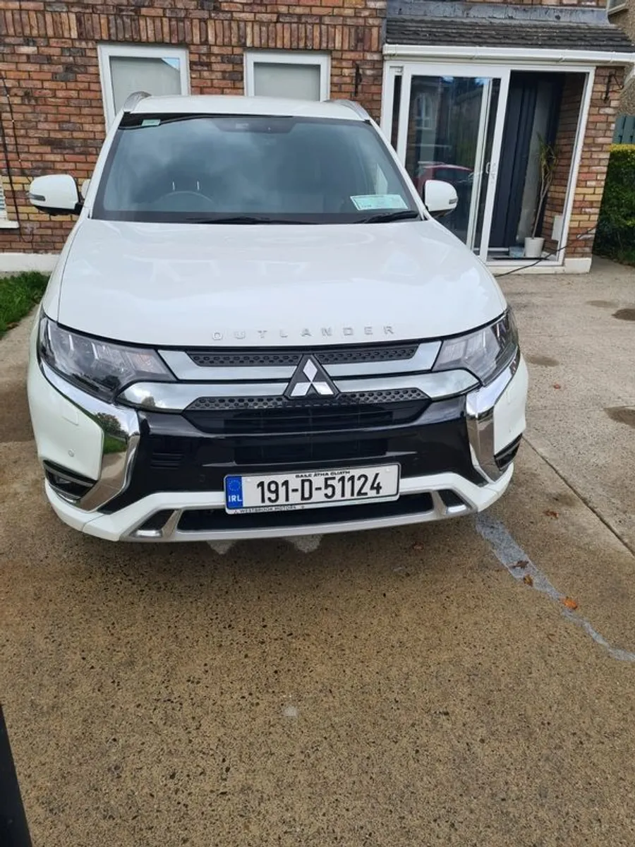 2019 Mitsubishi Outlander - Image 3