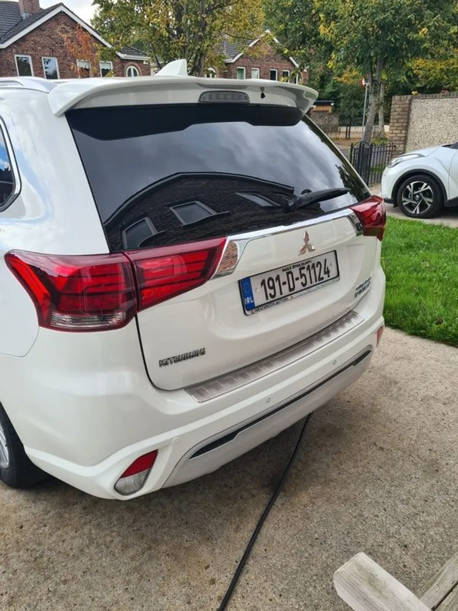 2019 Mitsubishi Outlander - Image 4