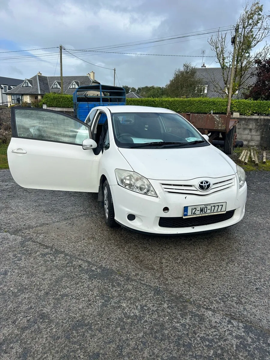 Car and trailer - Image 1