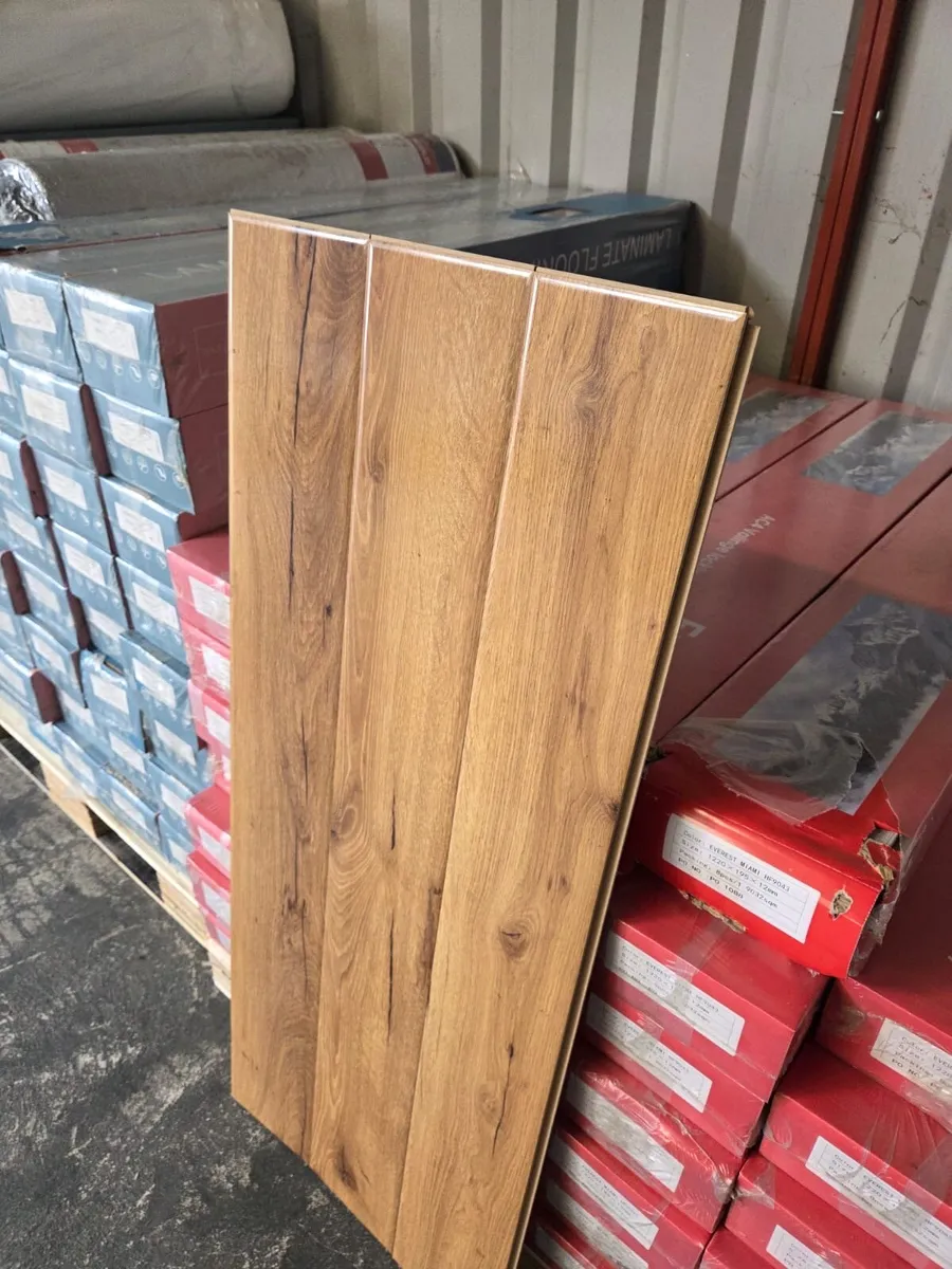 12mm High Gloss Flooring - Image 4