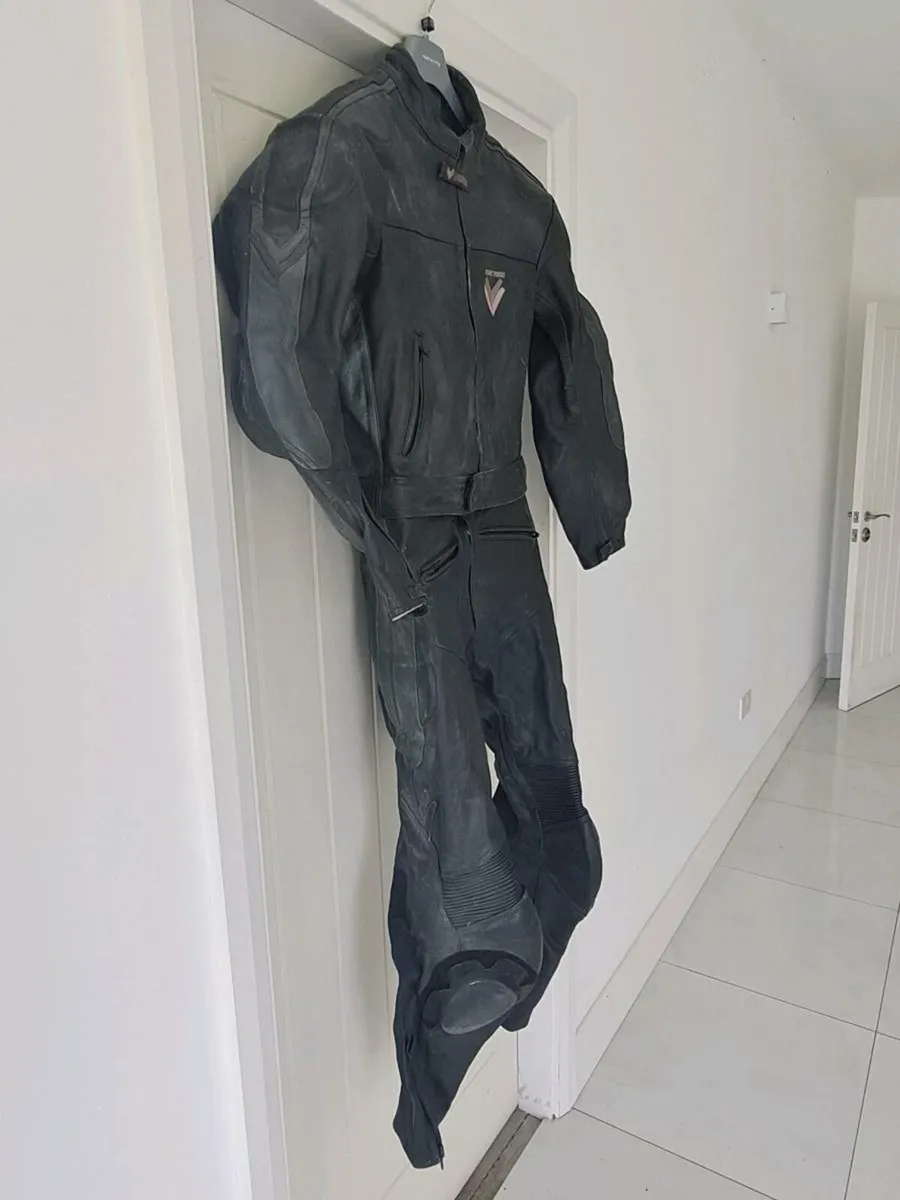 2 piece motorcycle leathers - Image 1