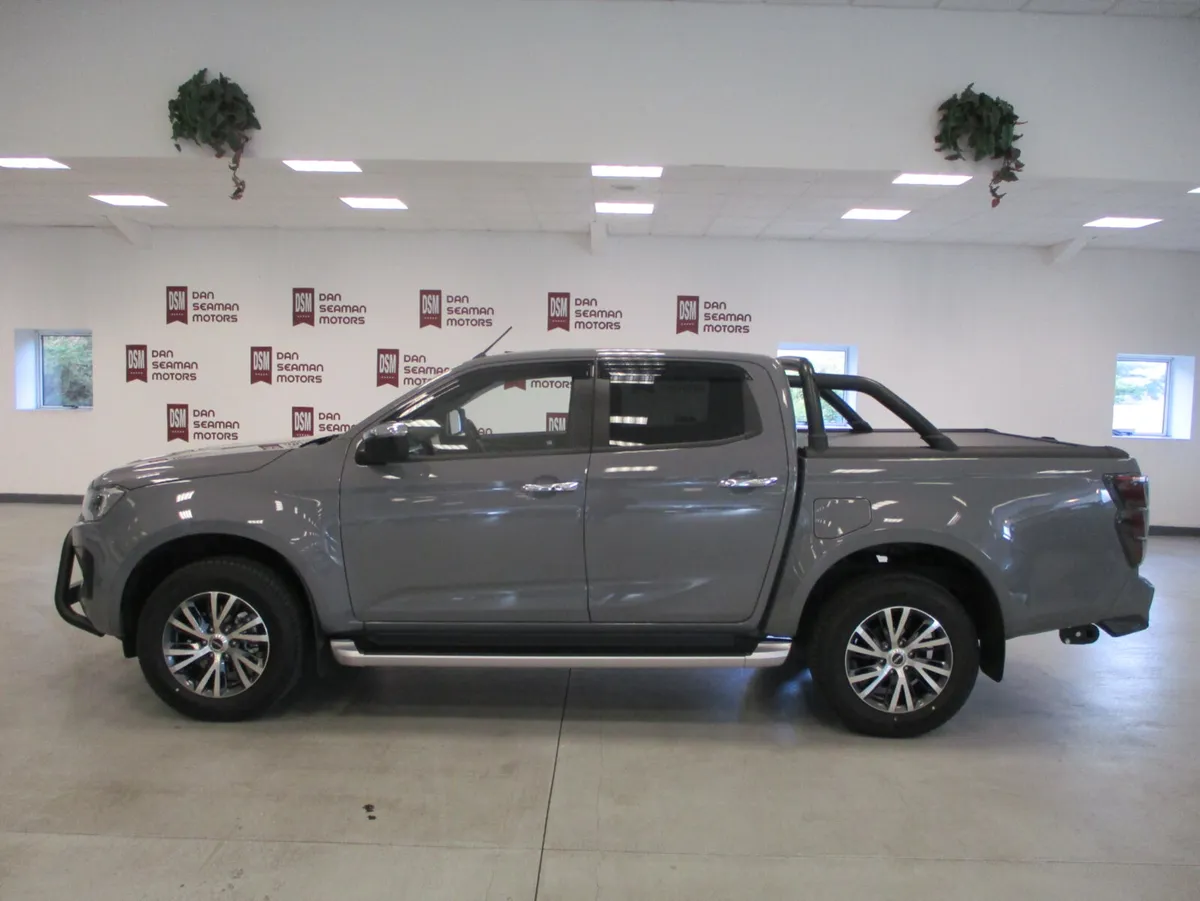 2025 ISUZU D-MAX CREW CAB PICK UP EXTRAS - Image 1