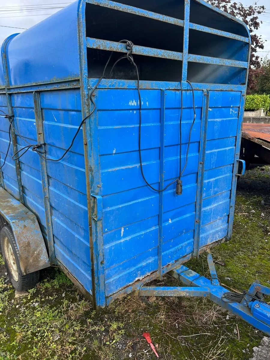 Car and trailer - Image 4