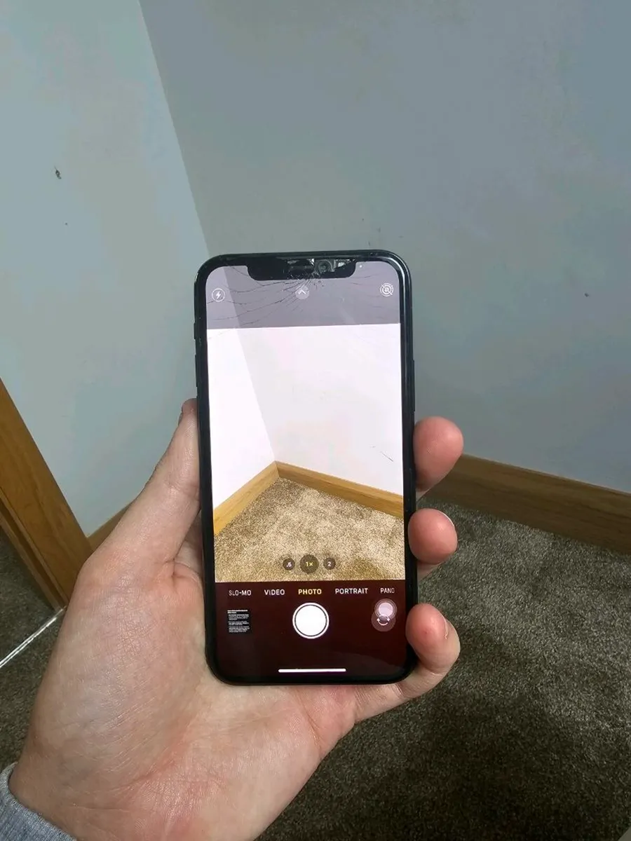 Iphone 11 pro - Image 2