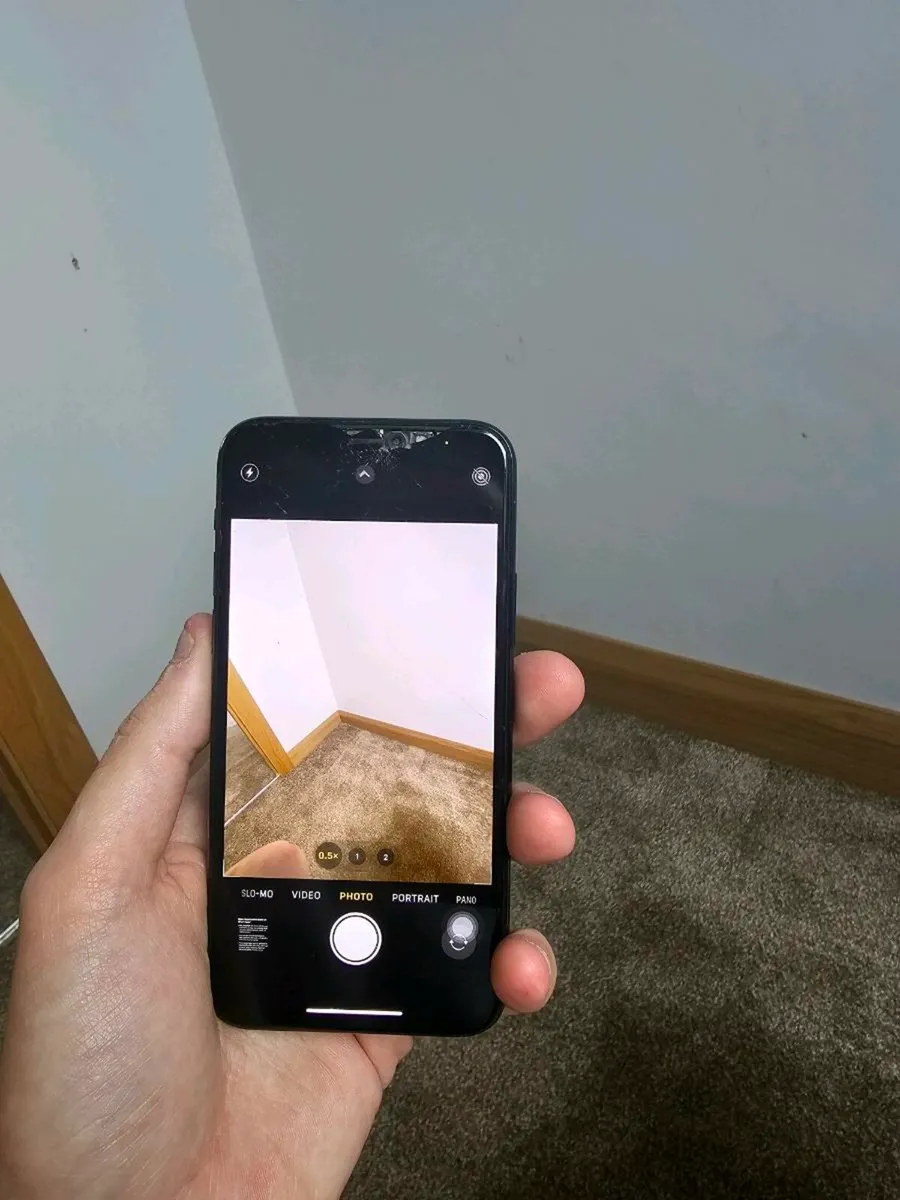 Iphone 11 pro - Image 3