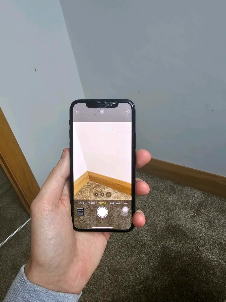 Iphone 11 pro - Image 4