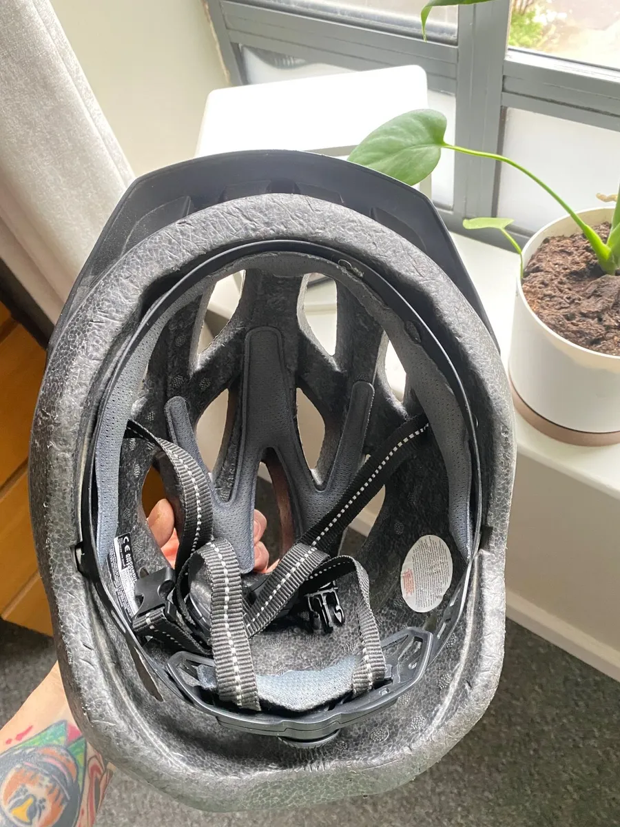 Bike helmet - Image 3