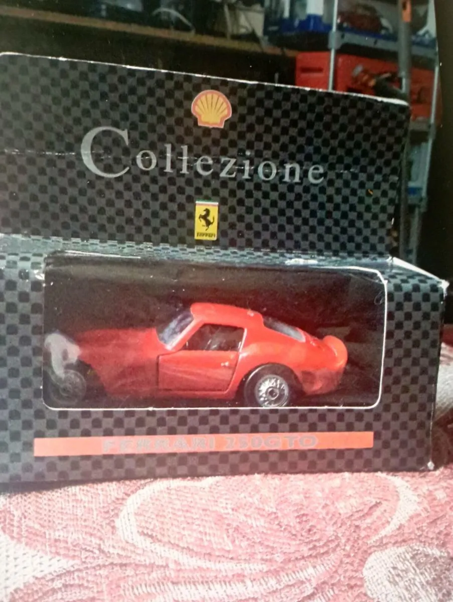 MISTO SHELL  COLLEZION FARRARI 250 1-39 SCALE  CAR - Image 1