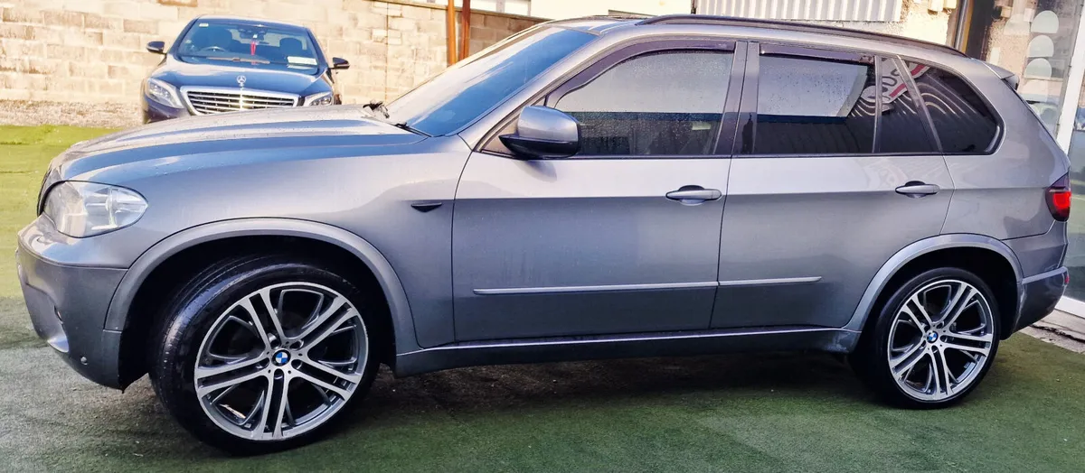 BMW X5 M-SPORT 3.0TD 7 SEATS GLASS ROOF - Image 2