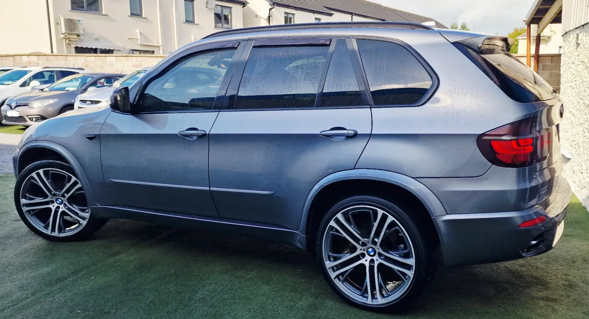 BMW X5 M-SPORT 3.0TD 7 SEATS GLASS ROOF - Image 3